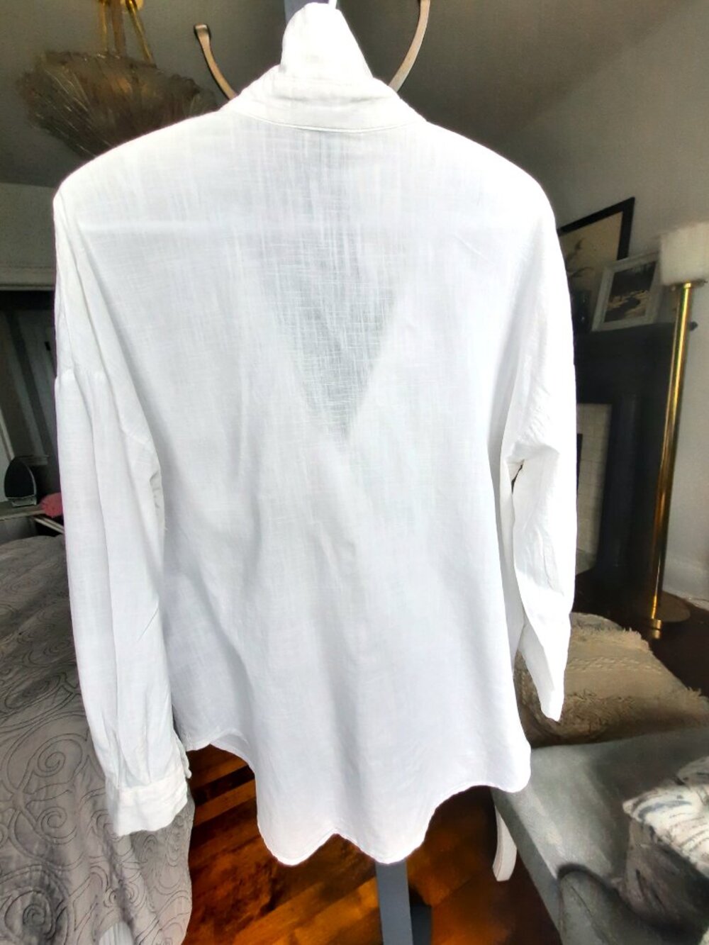 Oversized Lightweight button up shirt, wardrobe staple - Picture 6 of 7